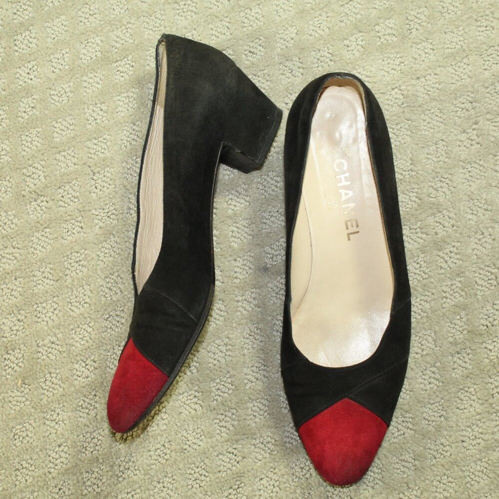 Chanel Women's Size 9 Suede Black Body Red Cap Toe Low 1.75" Block Heels - Picture 2 of 8